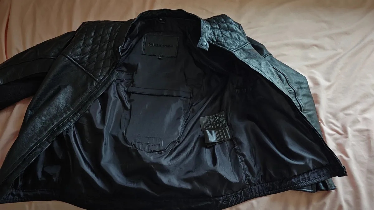 Motorbike Gear – Trousers, Boots, Jackets, Helmet - Image 3