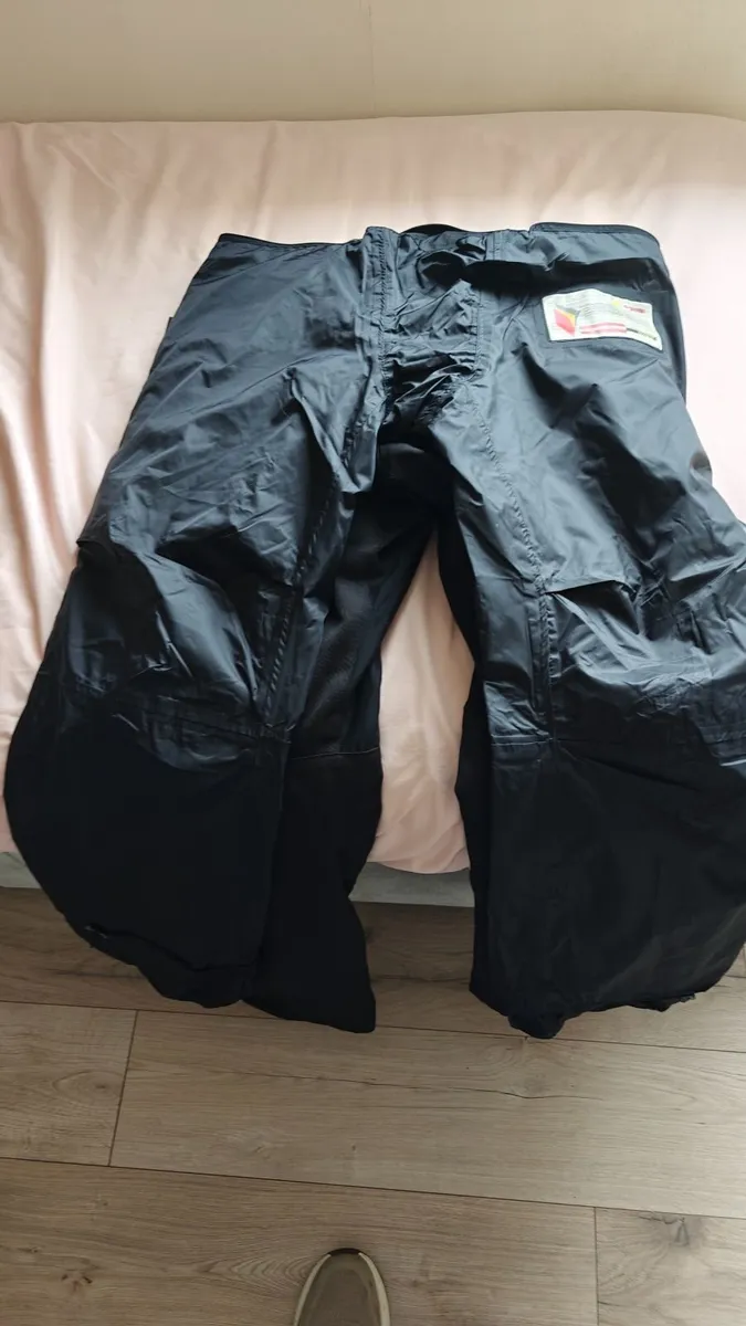 Motorbike Gear – Trousers, Jackets, Helmet - Image 4