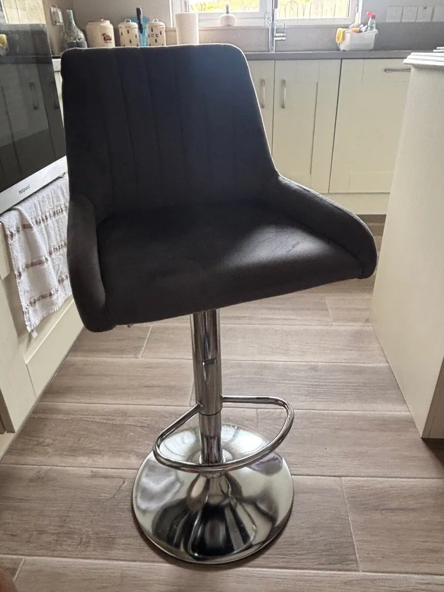 Bar stool - Image 1