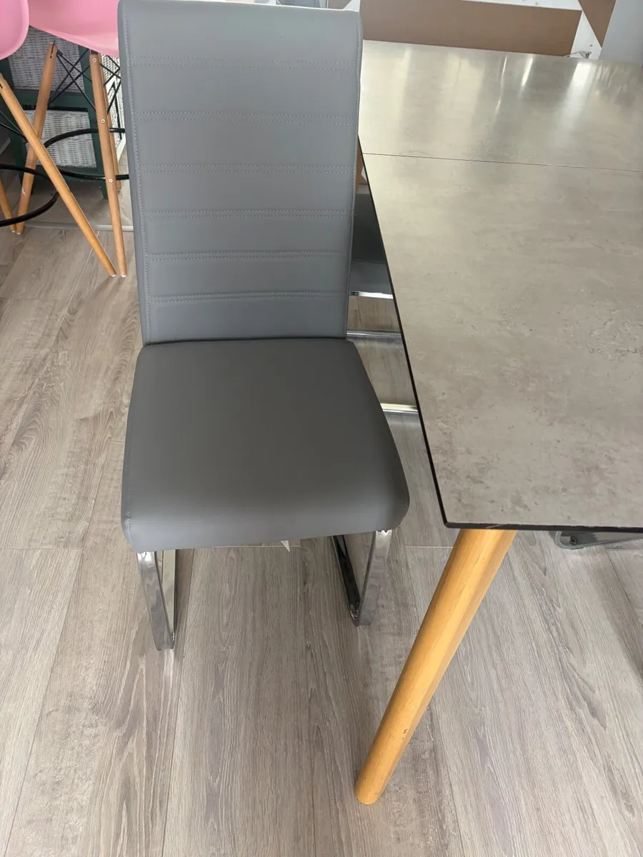 Dining room table and chairs - Image 3