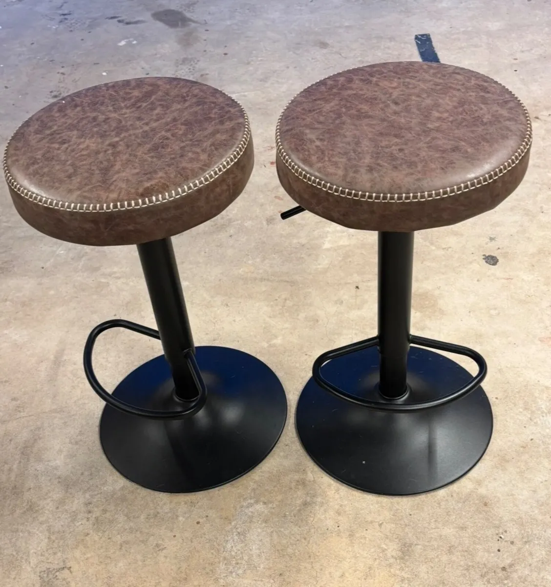 2 x bar stools