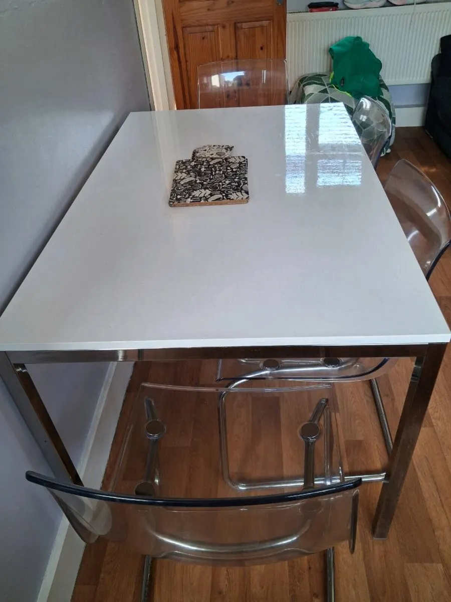Table and chair - Image 3