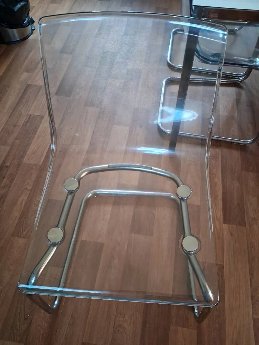 Table and chair - Image 4
