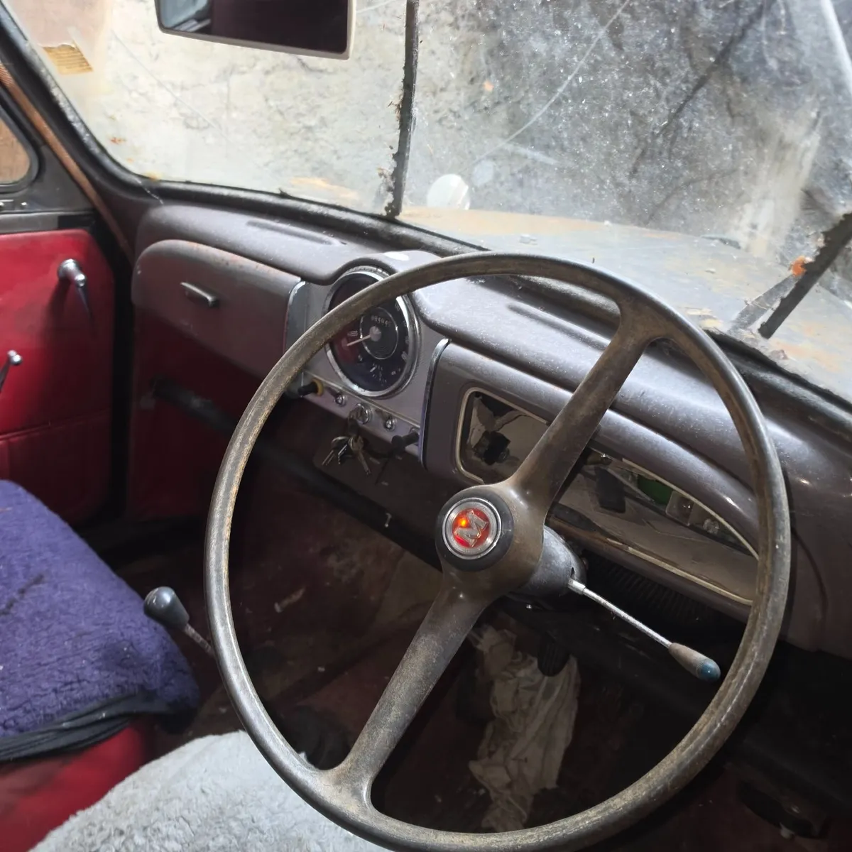 Vintage Morris Minor Traveller - Image 1
