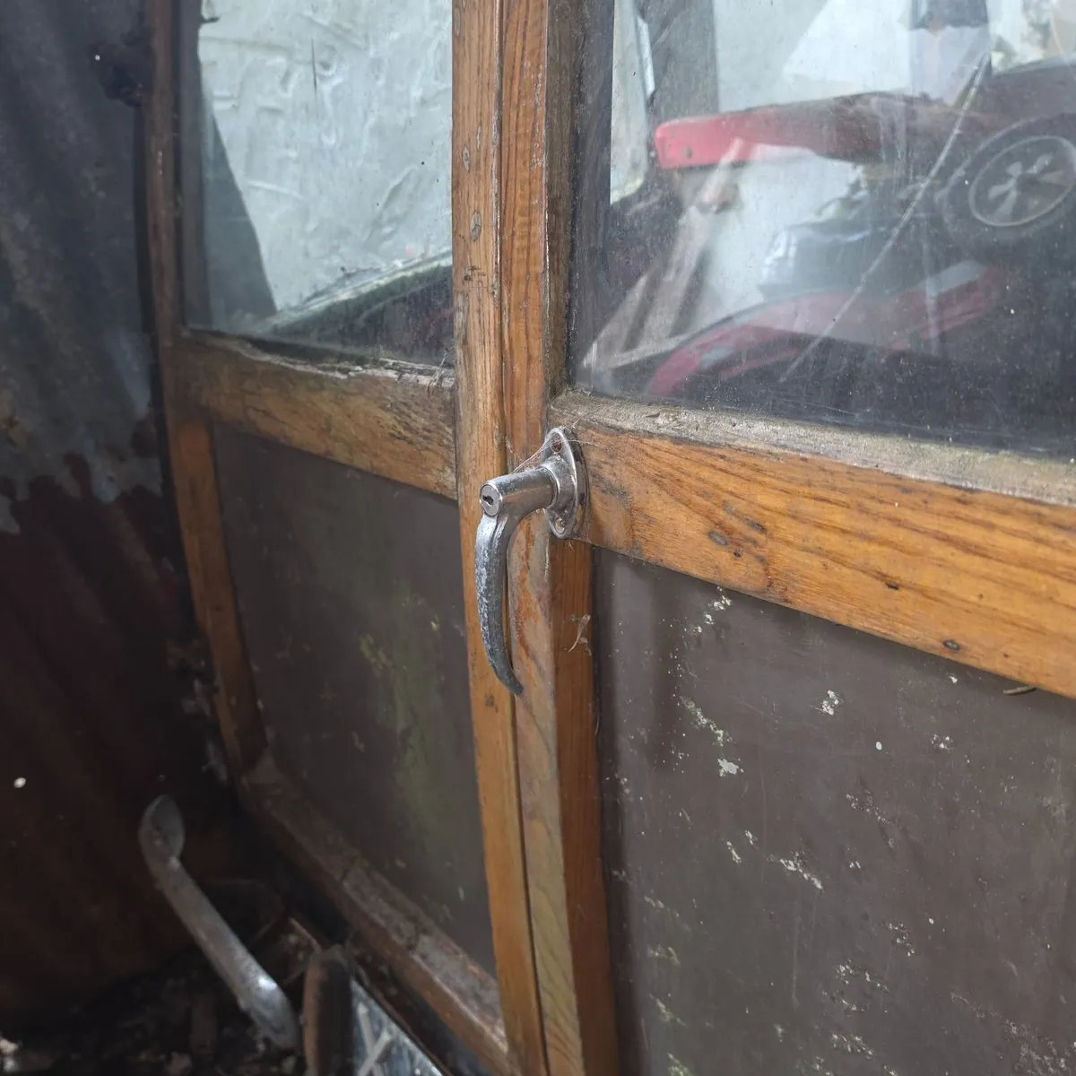 Vintage Morris Minor Traveller - Image 3