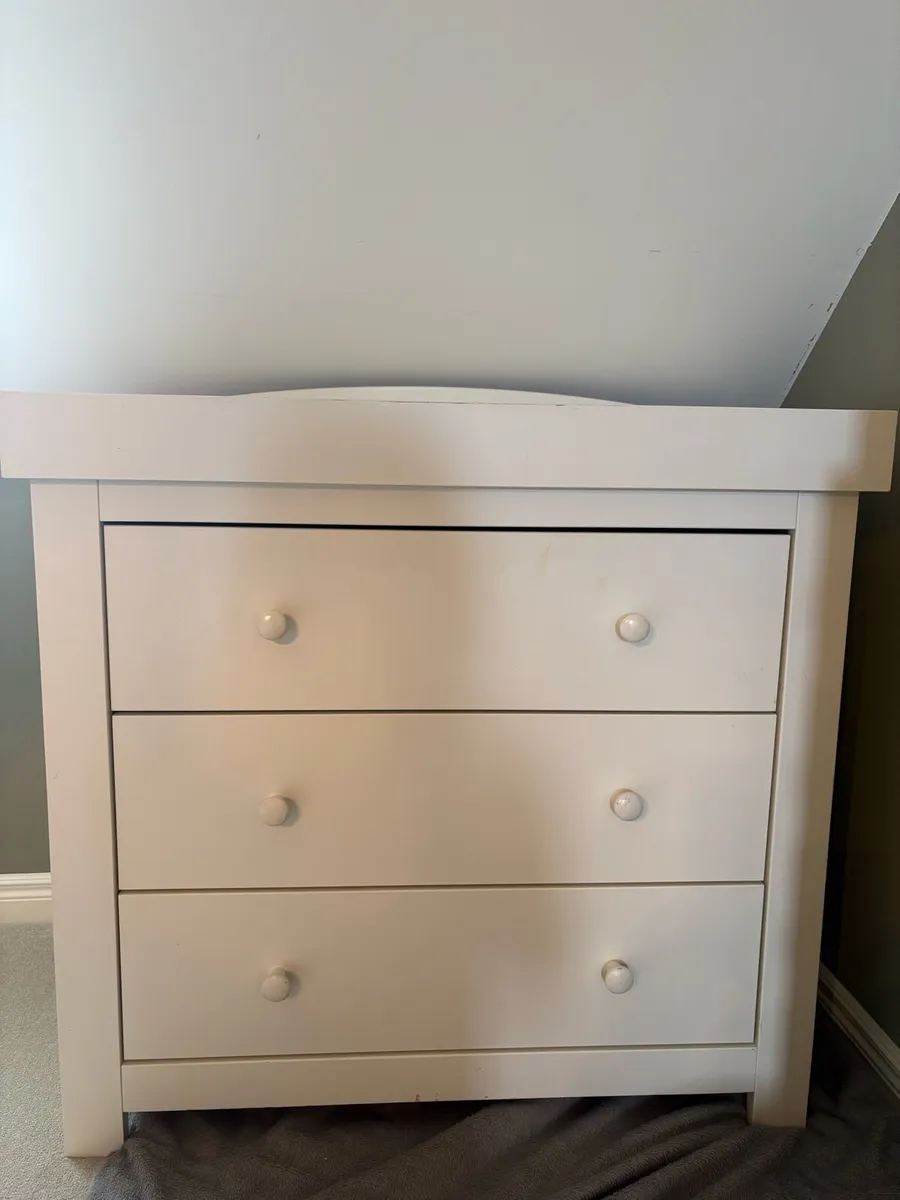 Mama & papas changing unit - Image 1
