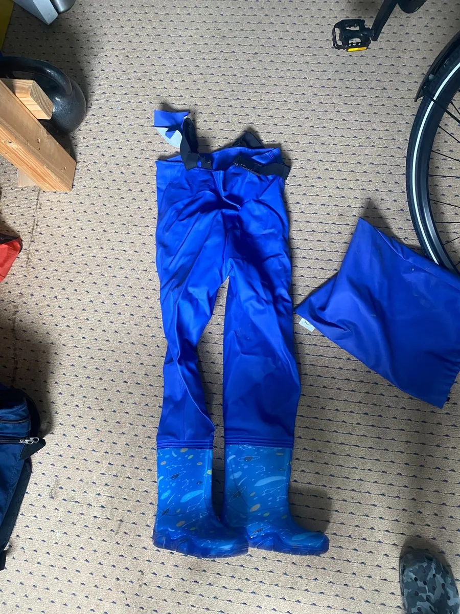 Free to Collect – Kids Chest Waders with Built-in - Image 2