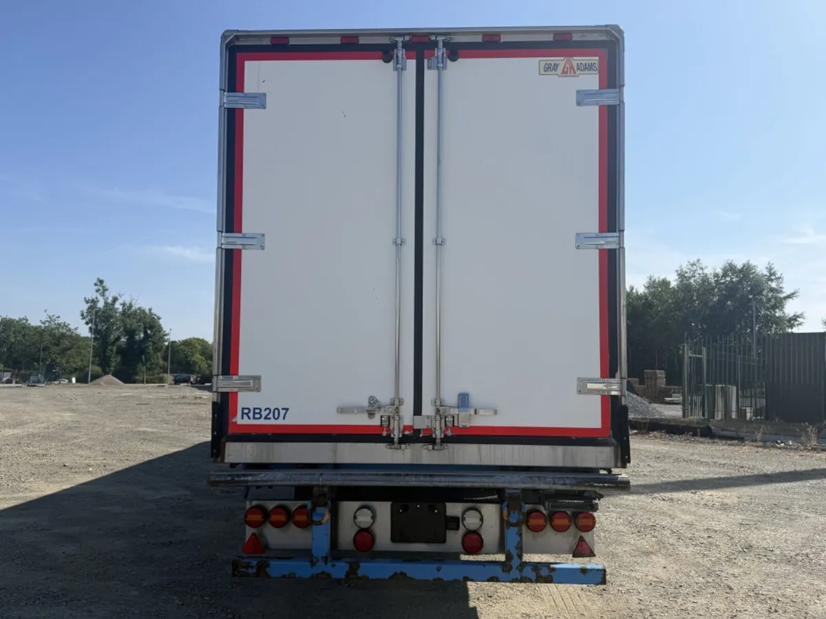 2018 GRAY & ADAMS TWIN TEMP FRIDGE TRAILER - Image 4