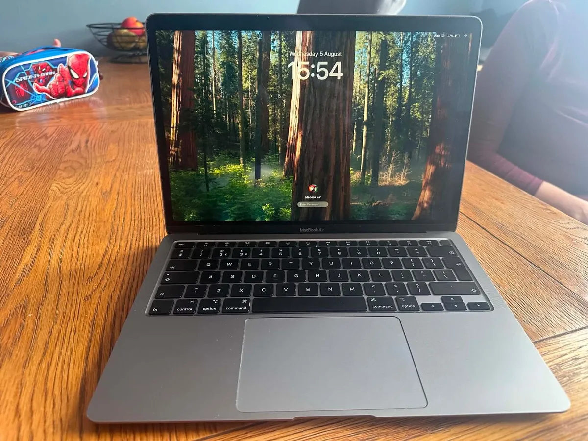 Macbook Air 2020 - Image 1