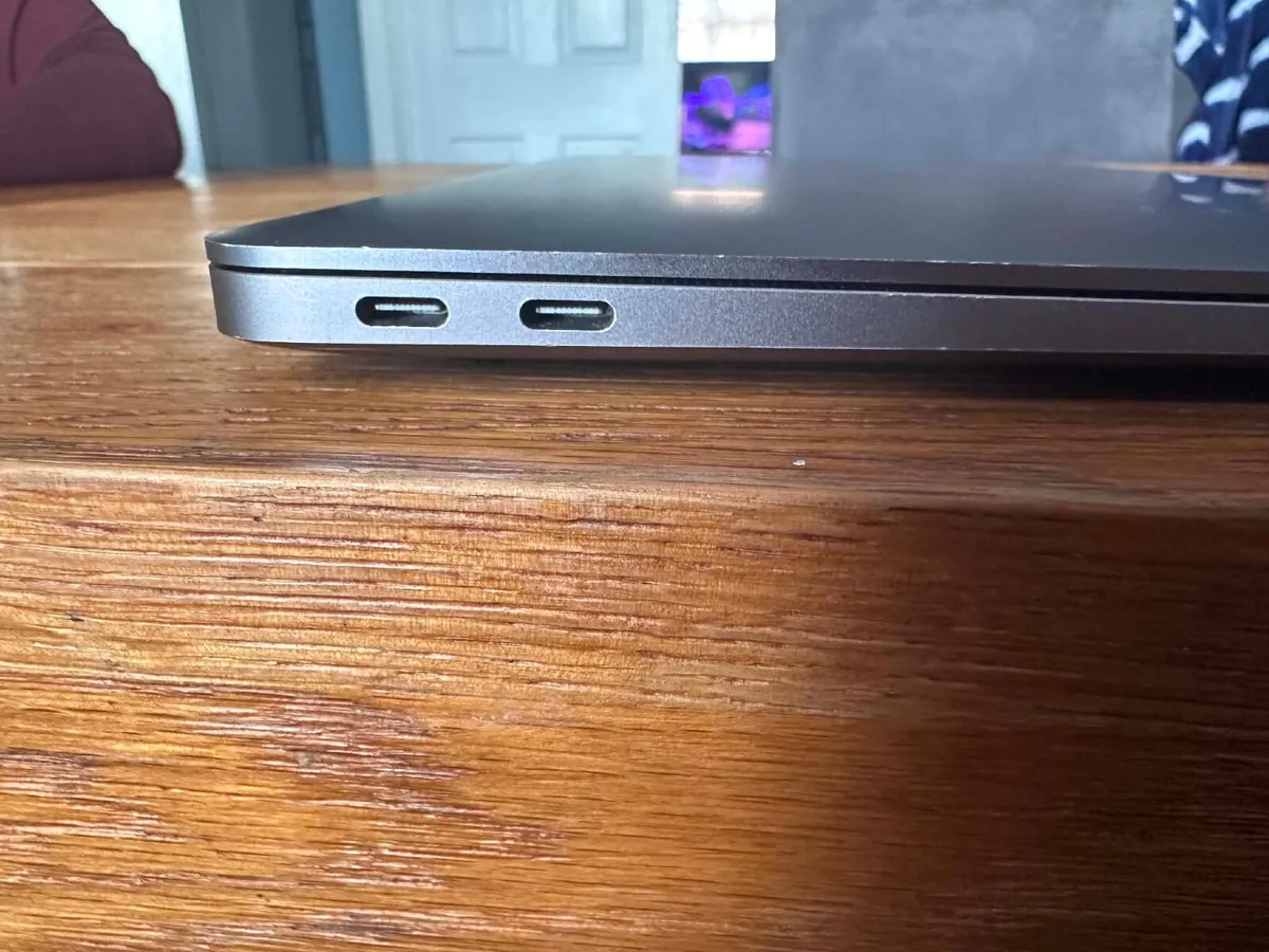 Macbook Air 2020 - Image 4