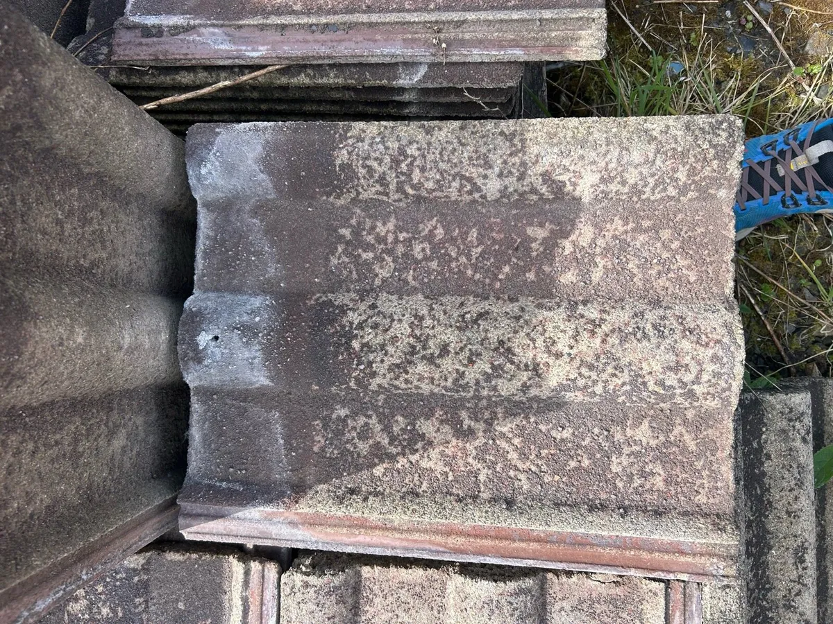 Redland 50 roof tiles - Image 1