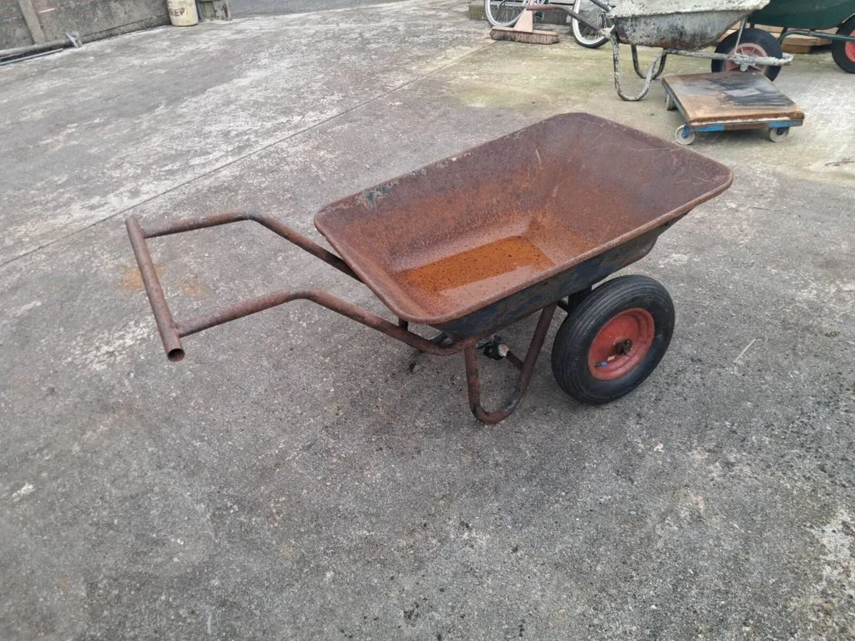 Twin wheel wheel barrow - Image 3