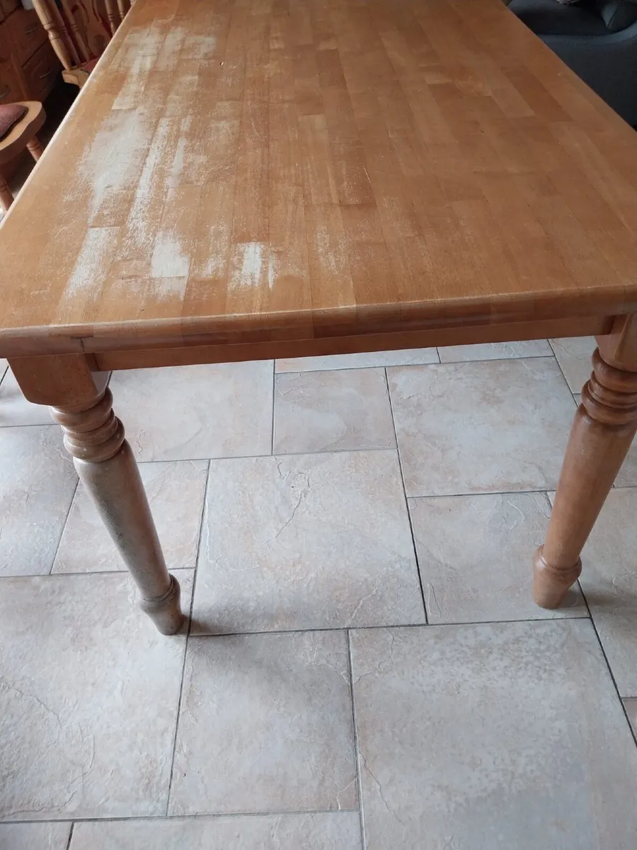 Kitchen table - Image 1