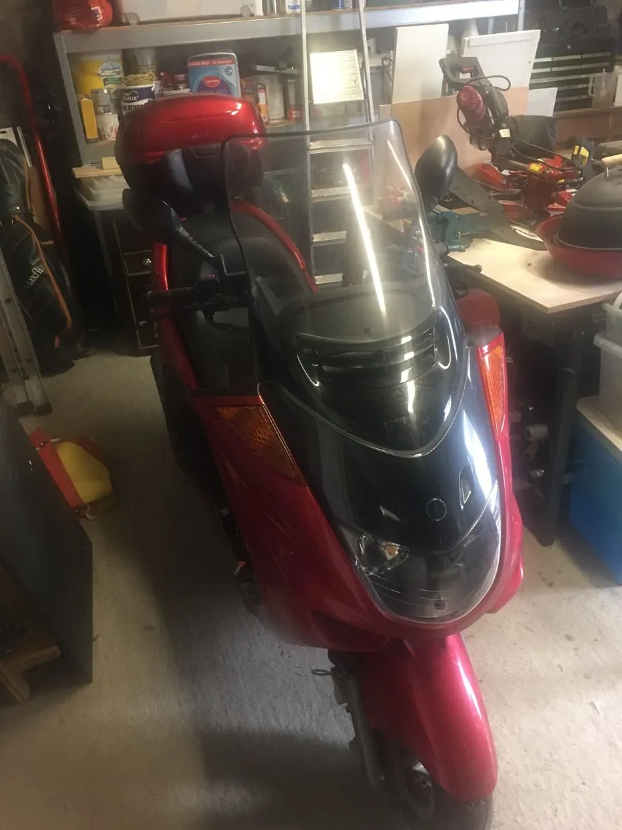 2000 YAMAHA Majesty 250 in excellent condition - Image 3