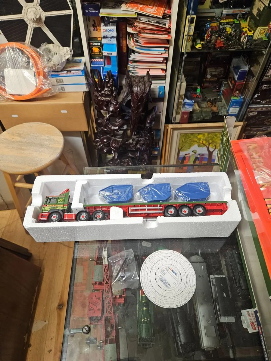 Corgi MAN Tractor Unit and Trailer with Skip Load - Image 1
