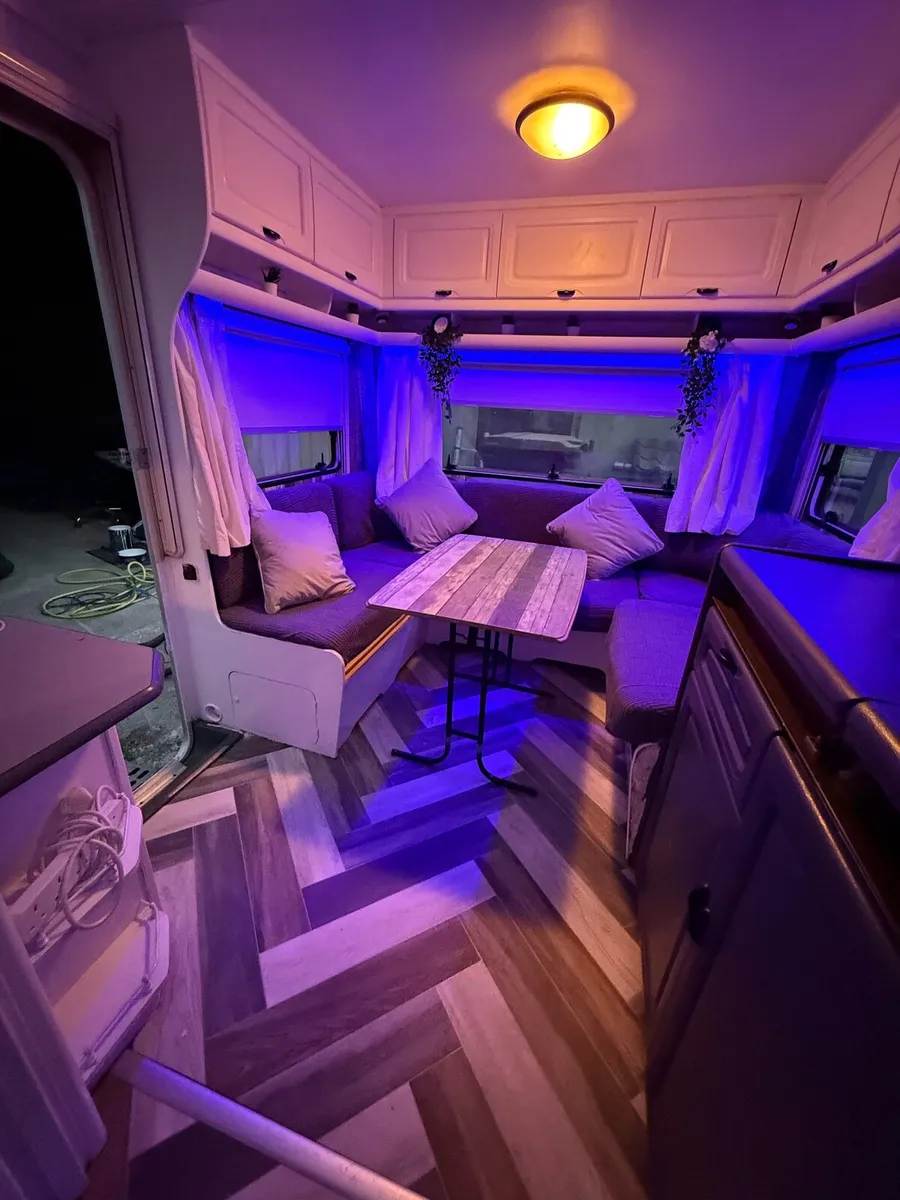 Fendt caravan - Image 4