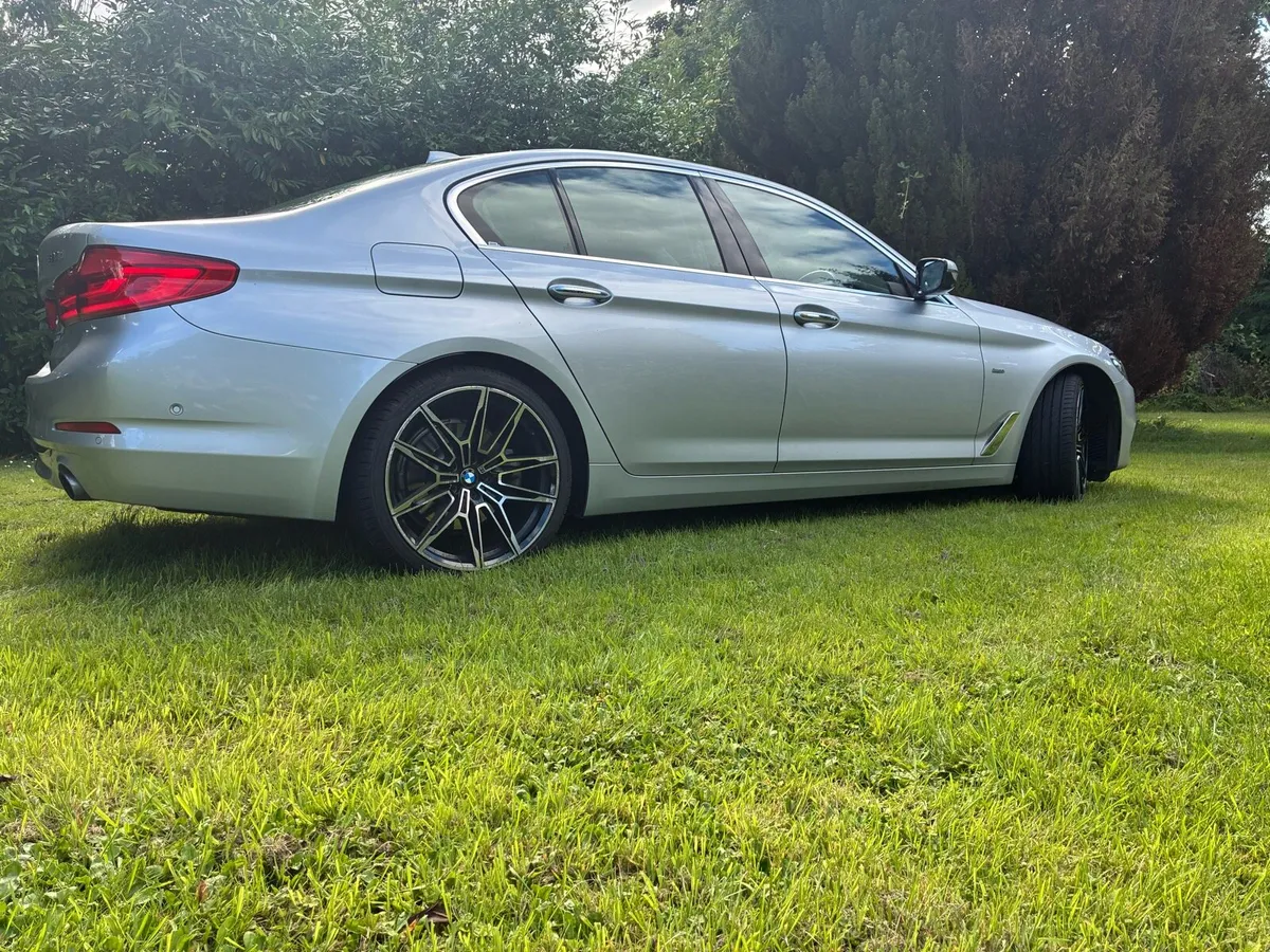BMW 523i Luxury Line Special Edition - Image 3