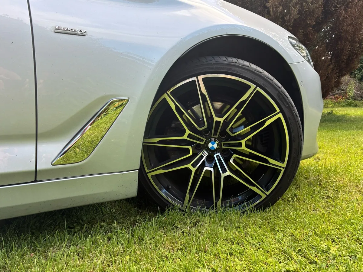 BMW 523i Luxury Line Special Edition - Image 4
