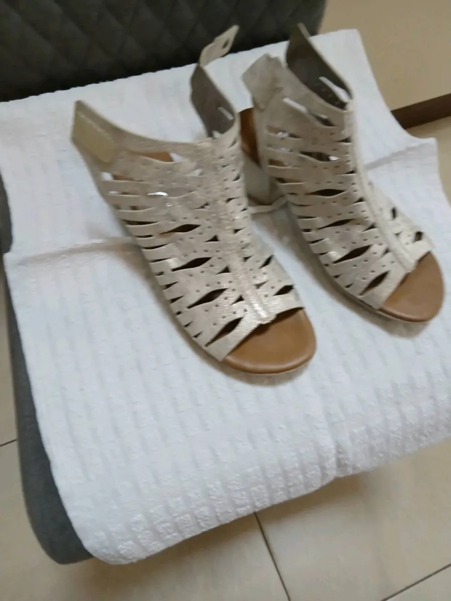 LADIES SHOES ALL NEW - Image 2