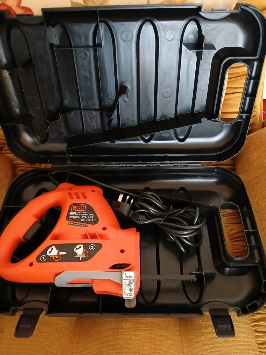 New Black n Decker electric saw. - Image 1