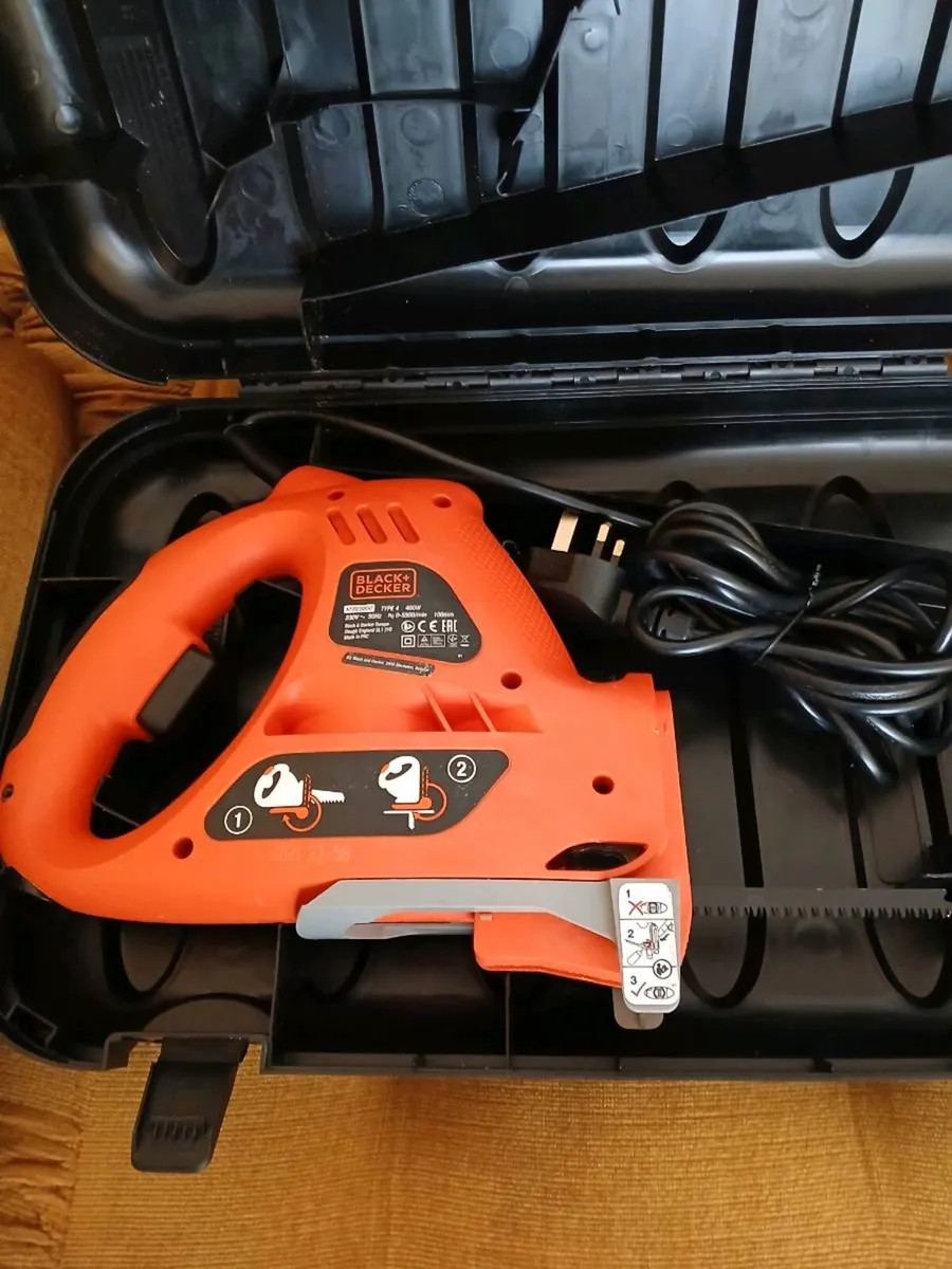 New Black n Decker electric saw. - Image 2