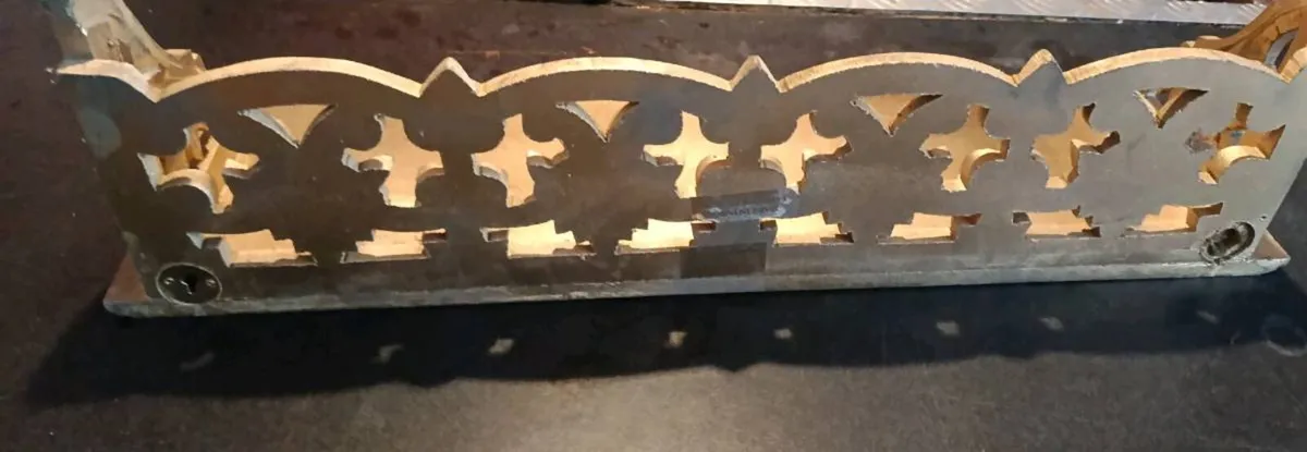 Carved wooden shelf - Image 2