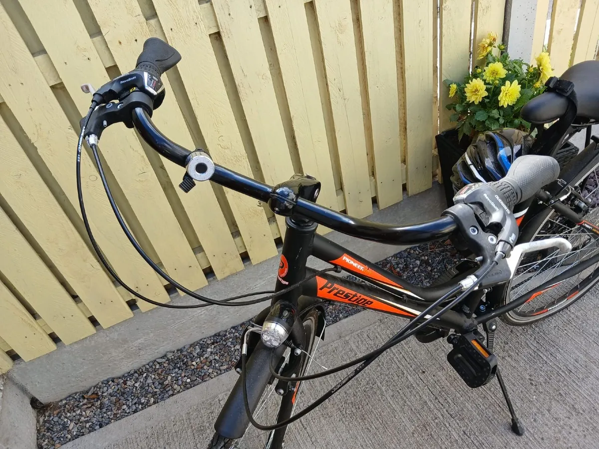Bicycle pioneer city bike  and helmet - Image 2