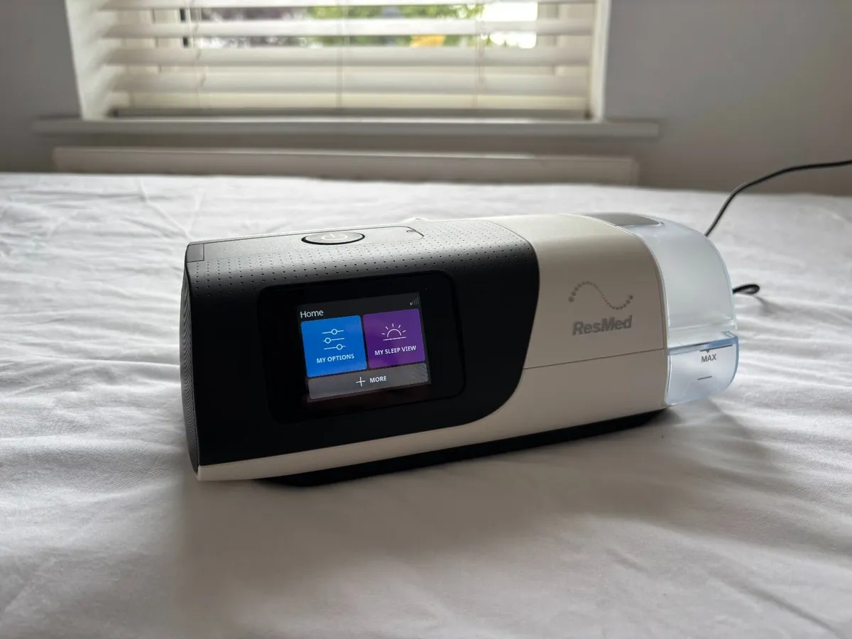 ResMed AirSense 11 AutoSet CPAP (36 hours use) - Image 2