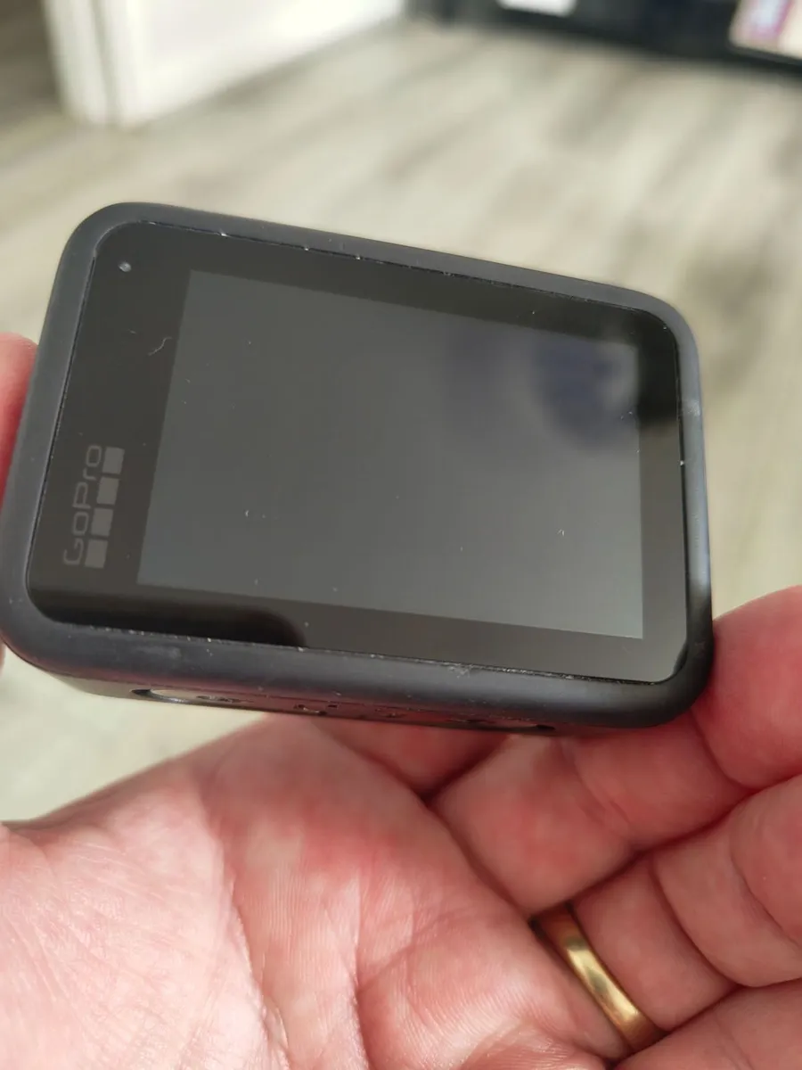GoPro  10  Back  display not Coming on - Image 2