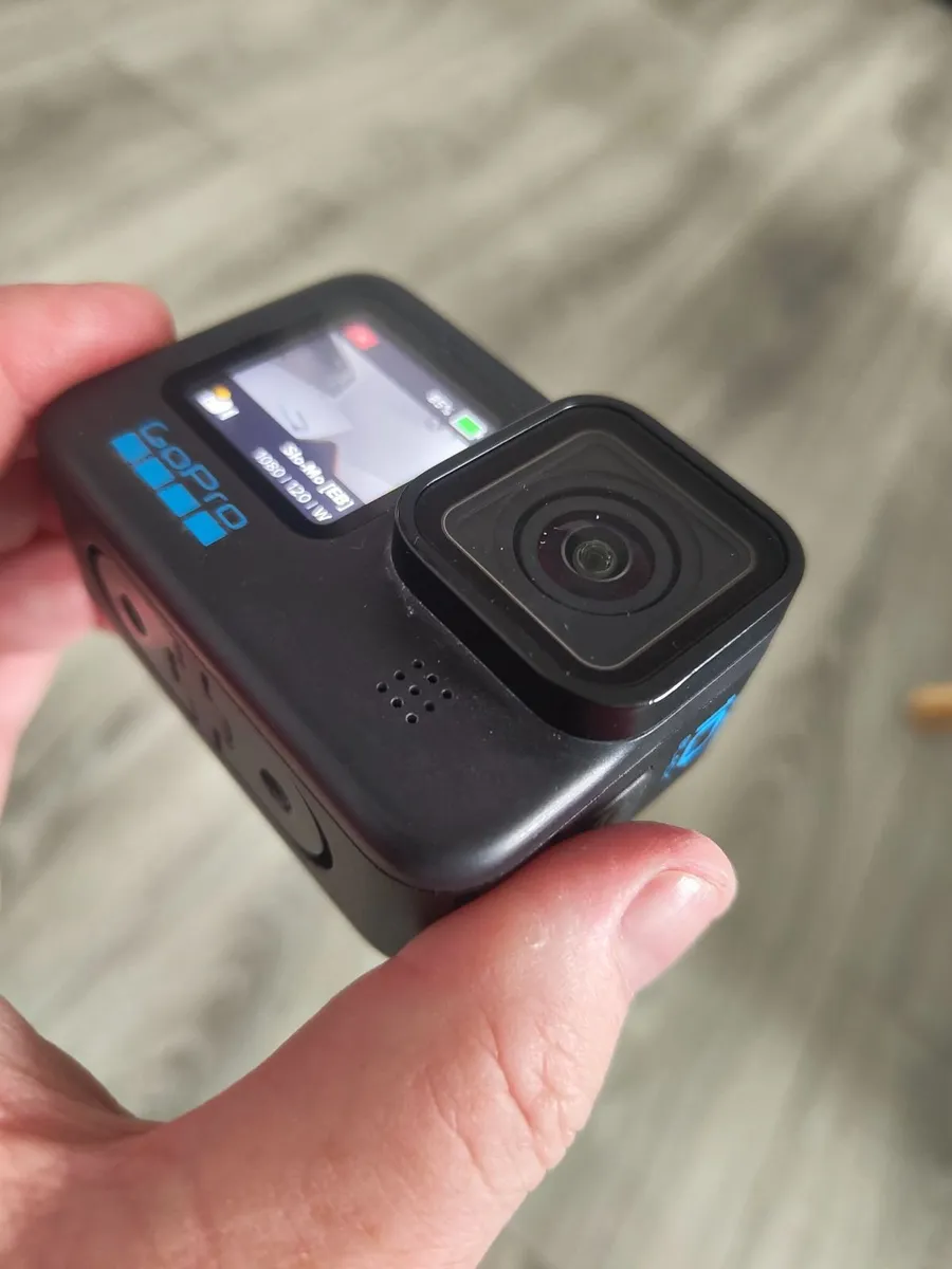 GoPro  10  Back  display not Coming on - Image 3