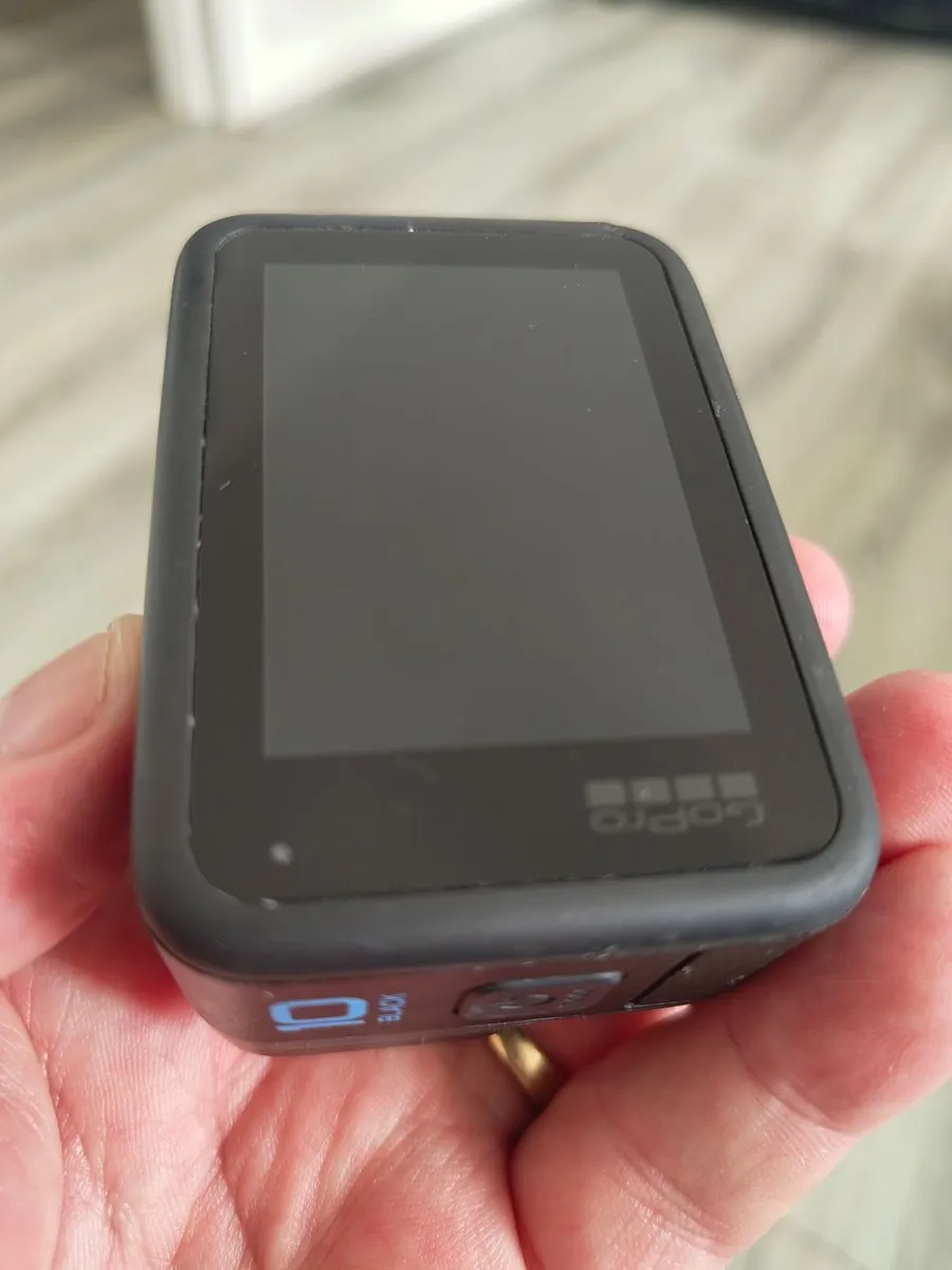GoPro  10  Back  display not Coming on - Image 4