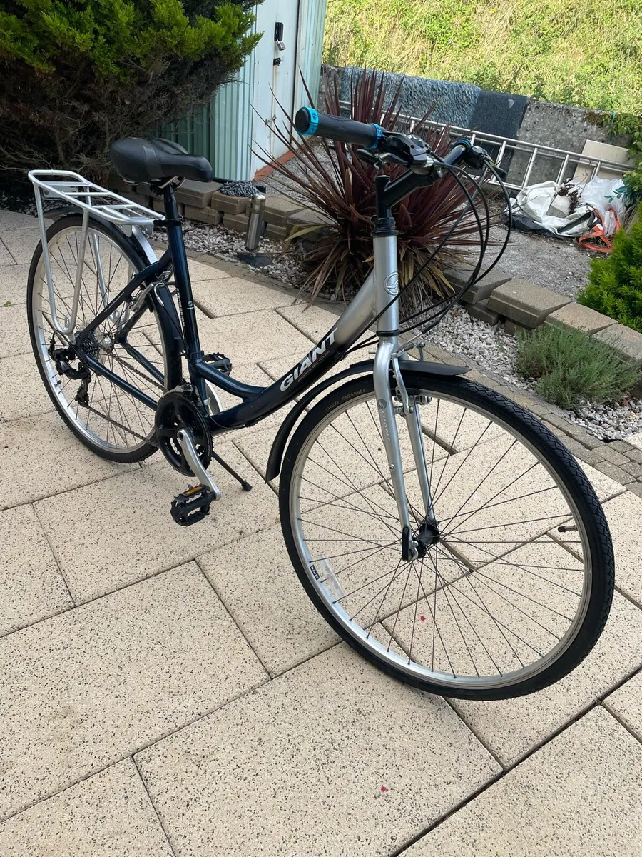 Ladies Giant Expression sports bicycle - Image 1