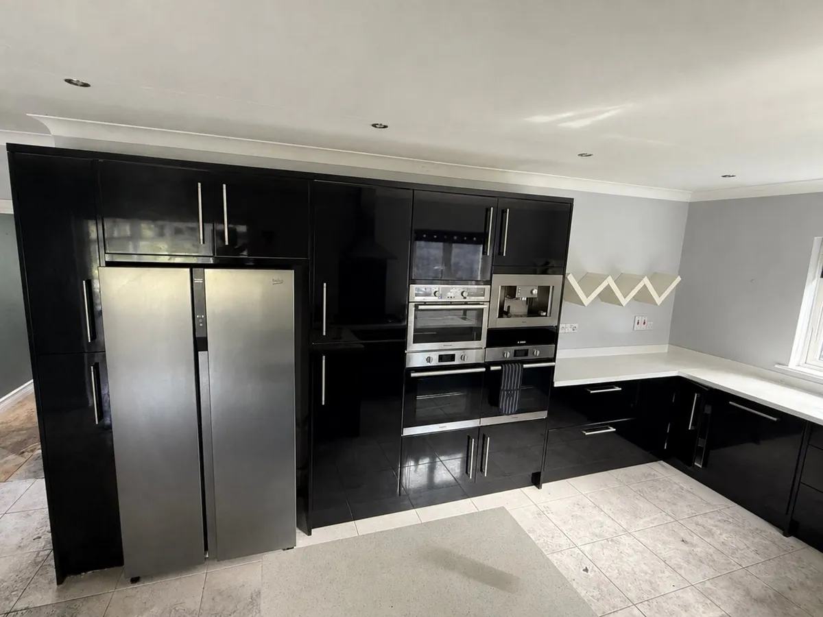 Kitchen units & appliances - Image 1