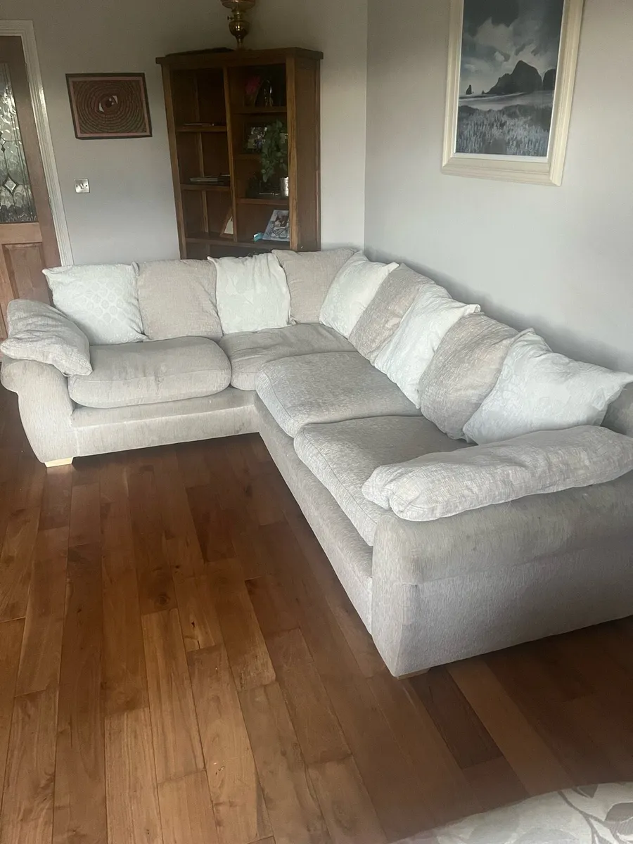 Couch - Image 2