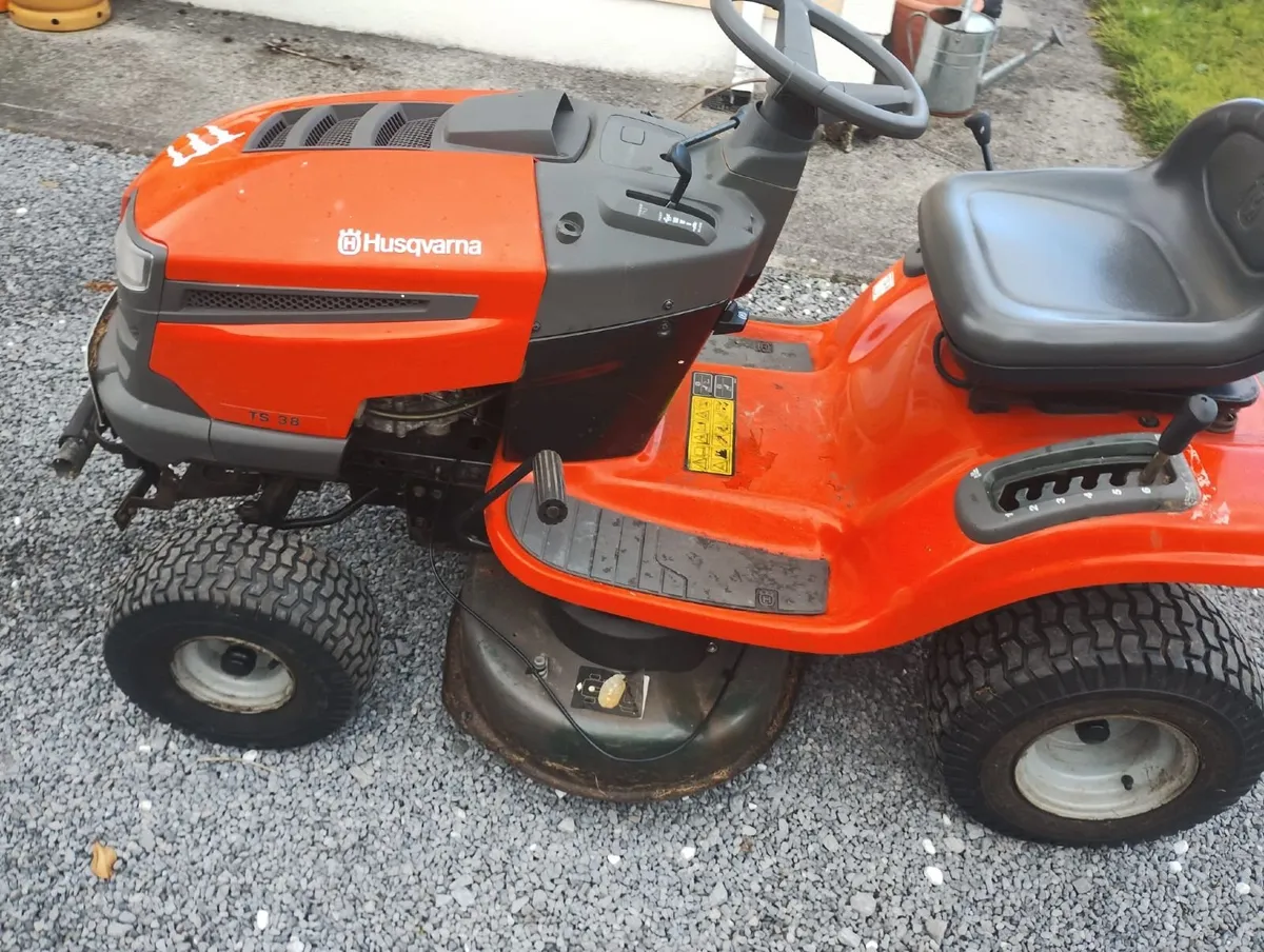 Husqvarna TS 38 Ride-On Lawnmower - Image 4