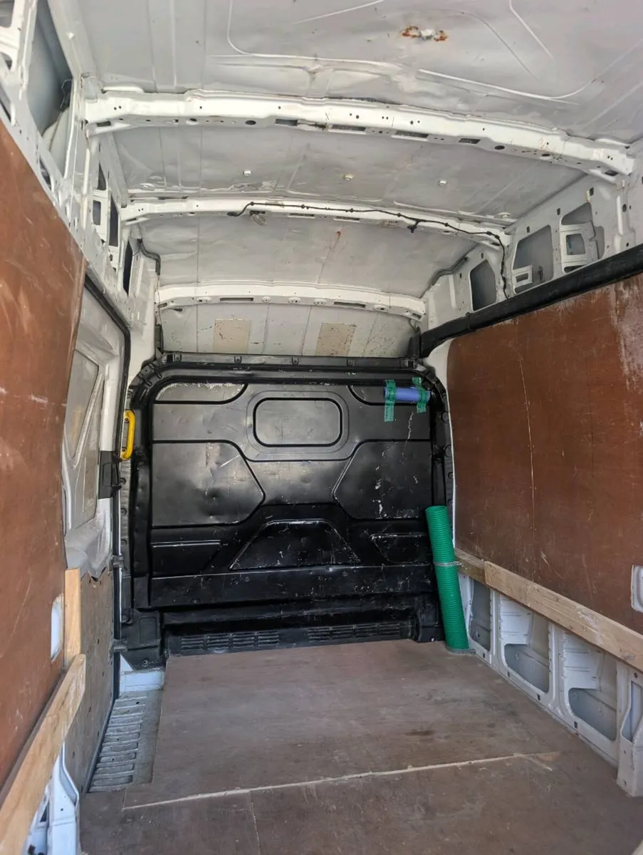 Van - Image 2