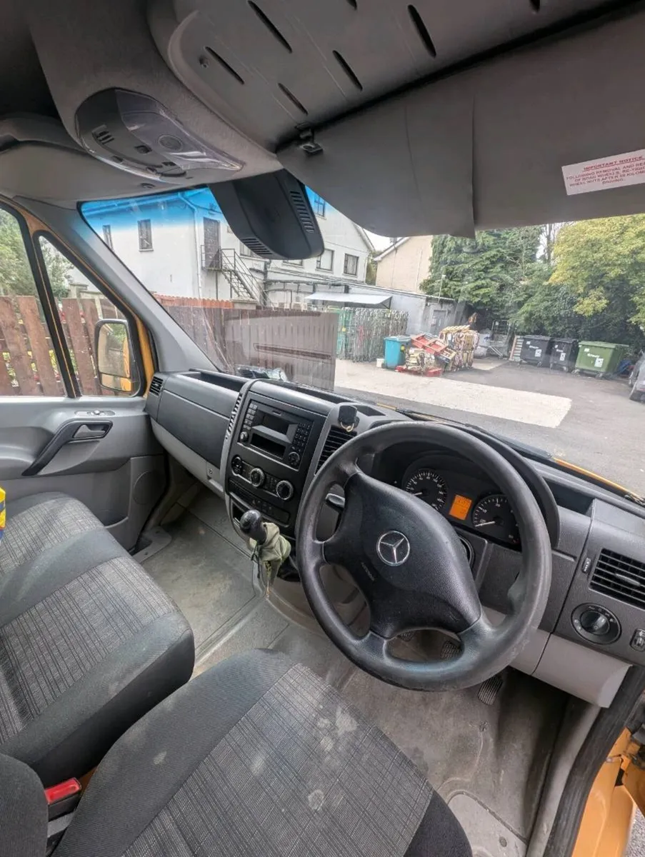 Van - Image 3
