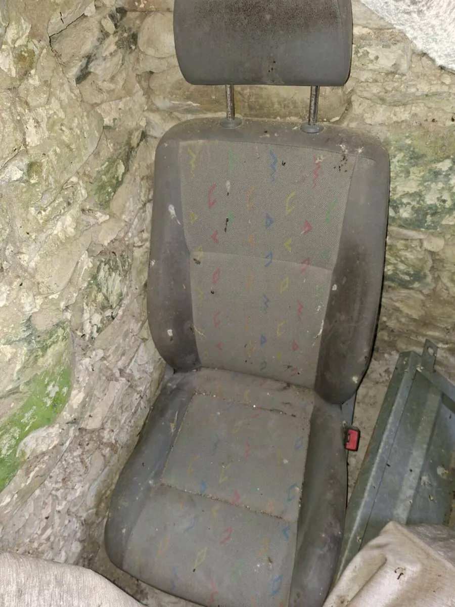 VW Transporter T5 seats - Image 2