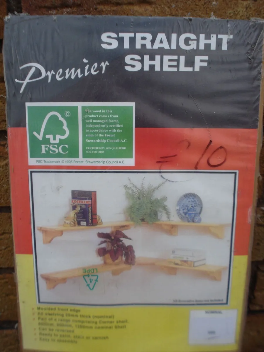 SOLID PINE SHELVES WITH WALL BRACKETS. - Image 3