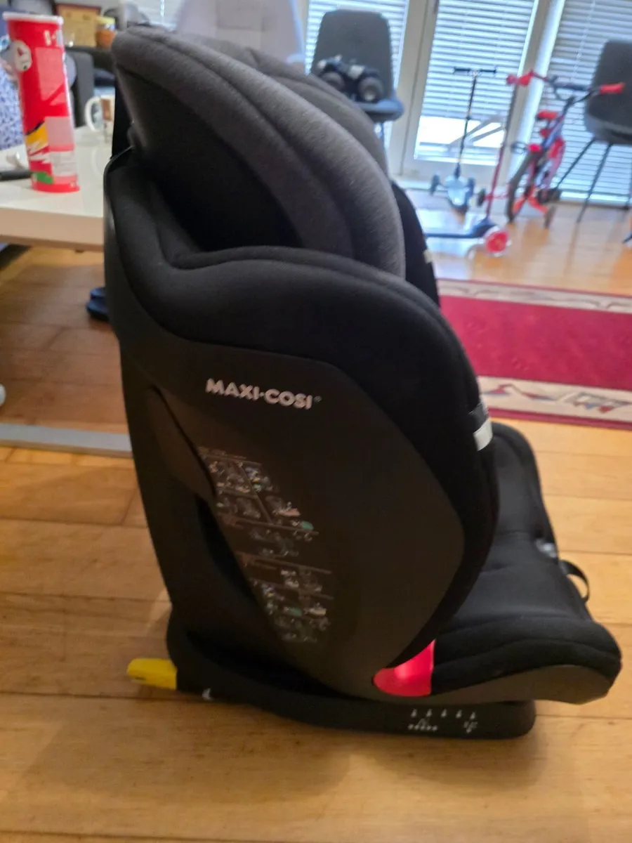 Car seat - Image 1