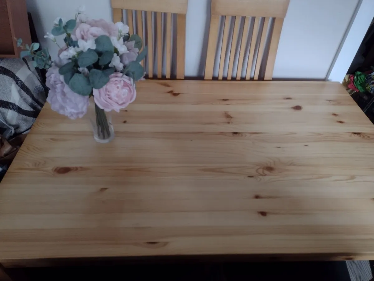 New Pine dining table - Image 3