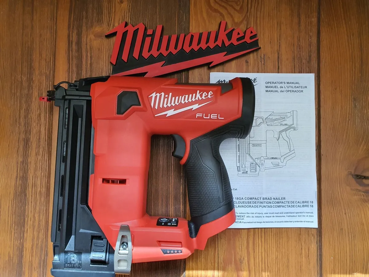 Milwaukee M12 Fuel 18Ga Brad Nailer kit - Image 2