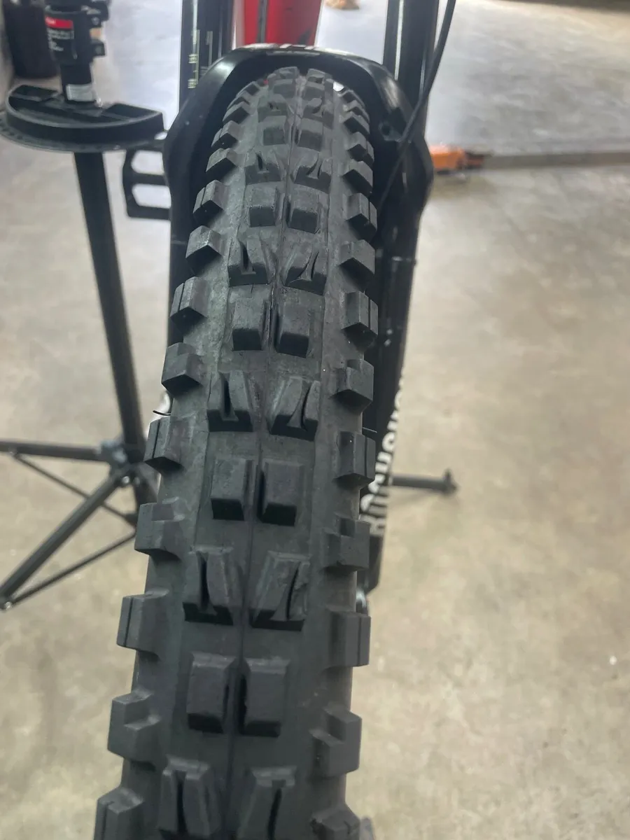2018 yt capra downhill bike - Image 3