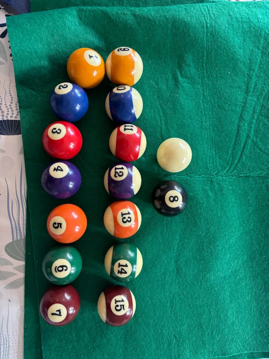16‑Ball American Pool Set – Excellent Condition