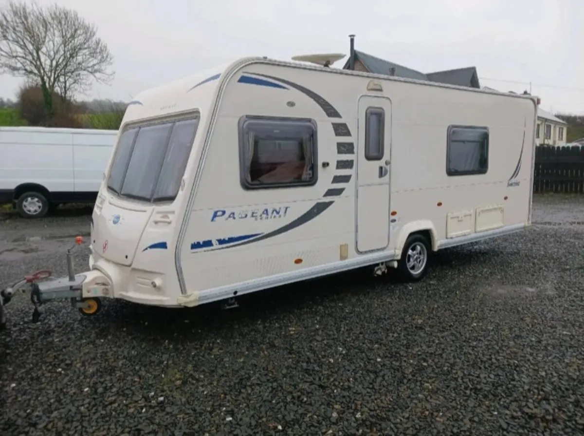 I buy caravans with damp or good condition - Image 1