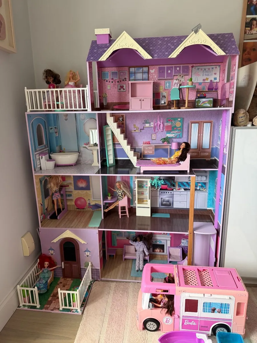 Free Doll House with 9 Barbies + Barbie Camper Van - Image 1