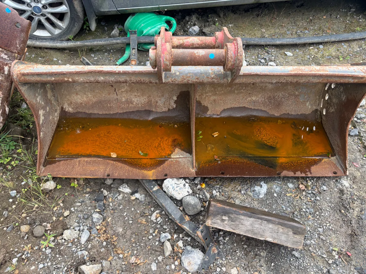 Digger buckets 45/60/65 mm pins - Image 3