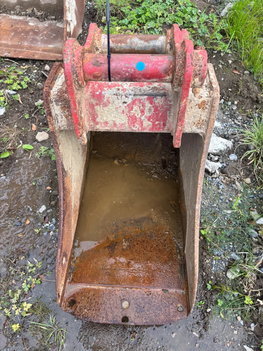Digger buckets 45/60/65 mm pins - Image 1