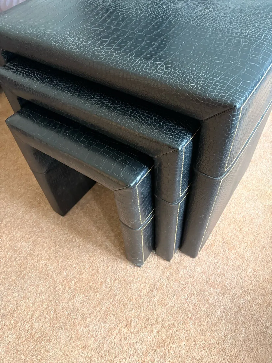Leather table nest. - Image 1