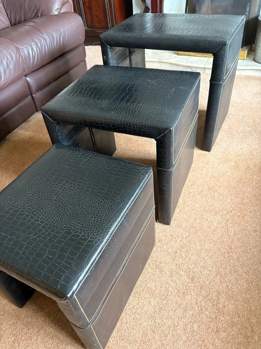 Leather table nest. - Image 3